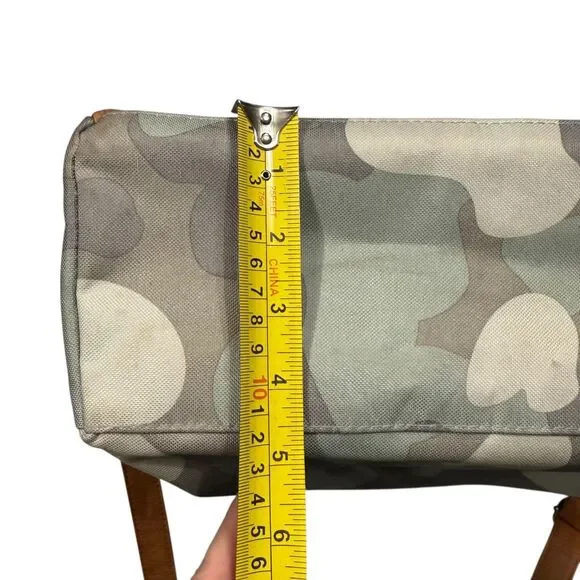 Thirty-one Step Up Tote in Soft Camo Large Tote Bag Crossbody Handles And Straps - Picture 15 of 16